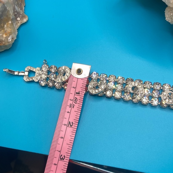 Vintage gorgeous Silvertone and clear rhinestone bracelet with safety clasp. - Picture 9 of 9